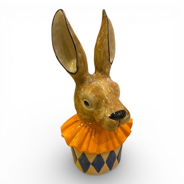 Hasenbüste mit Kragen