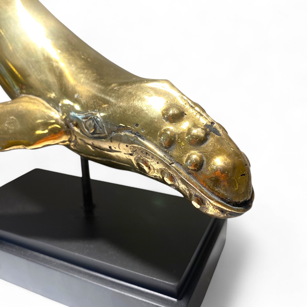 skulptur_wal_gold (4)-Photoroom.jpg